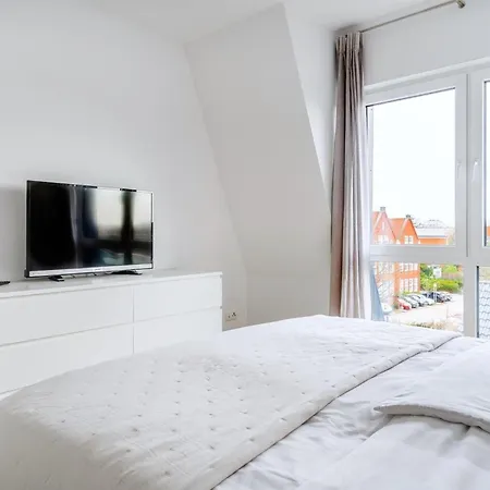 Sonniges City-apartment Mit Terrasse Ueber Den Daechern Von